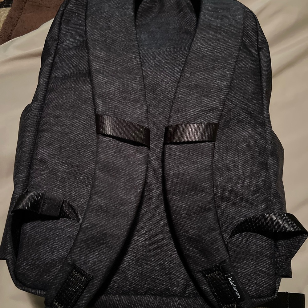 Lululemon Black/Graphite Everywhere Backpack 22l - image 2
